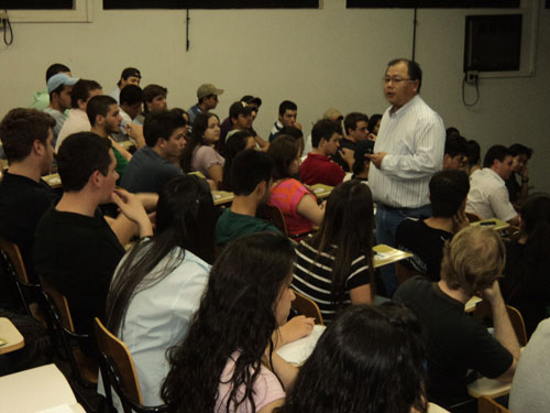 marcelo-katakura-em-palestra-na-uenp---bandeirantes