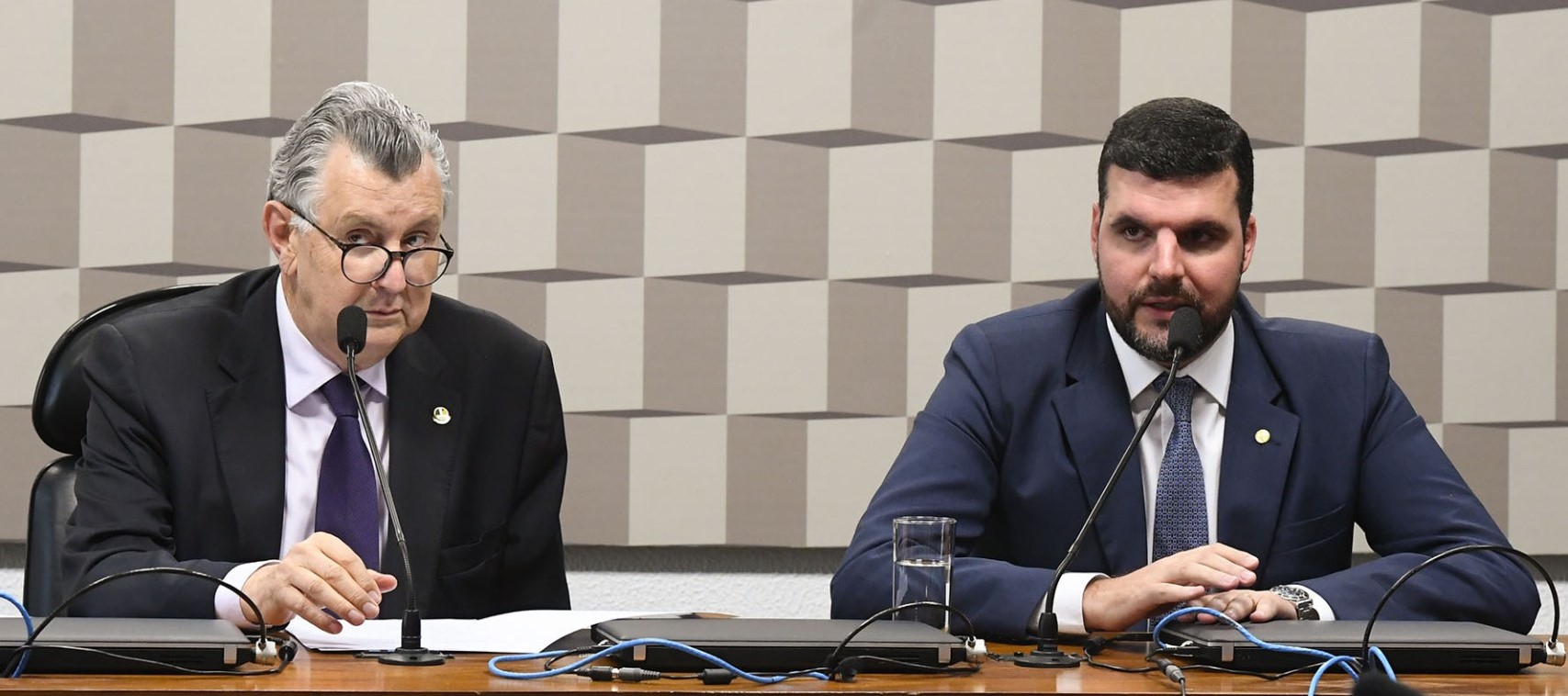 Deputado Pedro Lupion (DEM-PR), presidente da CMMPV 897/2019, senador Luis Carlos Heinze (PP-RS) Foto: Marcos Oliveira/Agência Senado